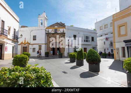 Rota, Cádiz, Spanien - 23. September 2023: Blick auf die Straßen von Rota, einer touristischen Küstenstadt in der Provinz Cadiz. Stockfoto