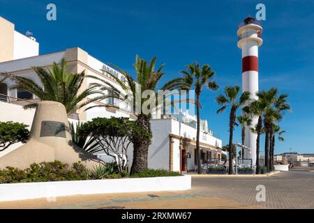 Rota, Cadiz, Spanien - 23. September 2023: Blick auf den Leuchtturm von Rota, einer wunderschönen Küstenstadt in der Provinz Cadiz, Südandalusien Stockfoto