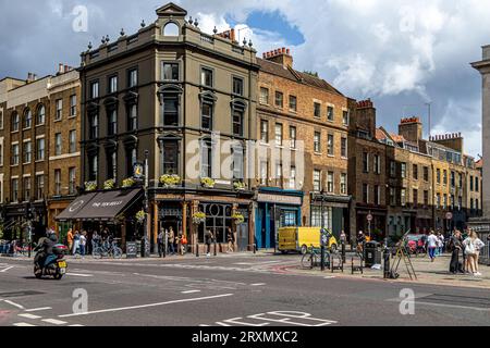 Das Ten Bells Public House an der Ecke Commercial Street und Fournier Street in Spitalfields im East End von London, London E1 Stockfoto