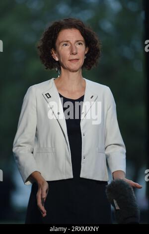 London, England, Großbritannien. September 2023 26. Frau und Gleichstellungsbeauftragte ANNELIESE DODDS, wird in Westminster interviewt. (Bild: © Thomas Krych/ZUMA Press Wire) NUR REDAKTIONELLE VERWENDUNG! Nicht für kommerzielle ZWECKE! Stockfoto