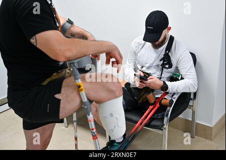 LWIW, UKRAINE - 26. SEPTEMBER 2023 - Patienten übernachten im ungebrochenen Nationalen Rehabilitationszentrum in Lwiw, Westukraine. Stockfoto