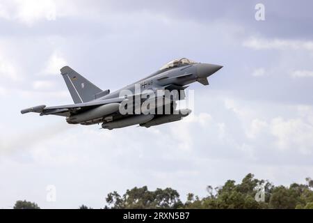 Eurofighter der deutschen Luftwaffe EF-2000 Typhoon S (REG: 3148) startet im Nachbrenner. Stockfoto