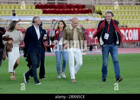 Monaco, Monaco. September 2023. INEOS Sport CEO Jean-Claude Blanc, Ineos Sports Director Dave Brailsford, Ineos CEO und Eigentümer von OGC Nice Jim Ratcliffe nach dem Ligue 1 Fußballspiel der französischen Meisterschaft zwischen AS Monaco und OGC Nizza am 22. September 2023 im Stade Louis II in Monaco - Foto Jean Catuffe/DPPI Credit: DPPI Media/Alamy Live News Stockfoto