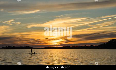 Blick auf den Sonnenuntergang am Lachine Lighthouse in Montreal, Quebec, Kanada Stockfoto