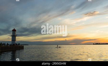 Blick auf den Sonnenuntergang am Lachine Lighthouse in Montreal, Quebec, Kanada Stockfoto