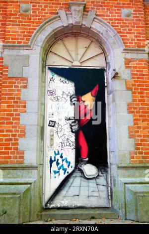 Bleistift Graffiti in einem Park in Brüssel gibt es Rätsel um den Künstler und der Bleistift taucht seit 2010 auf. Stockfoto