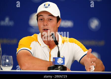 Viktor Hovland von Team Europe während einer Pressekonferenz im Marco Simone Golf and Country Club in Rom, Italien, vor dem Ryder Cup 2023. Bilddatum: Dienstag, 26. September 2023. Stockfoto