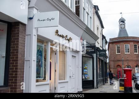 Reigate, Surrey, Großbritannien, 26. September 2023: Phase Acht-Geschäft in der Reigate High Street im Stadtzentrum. Stockfoto