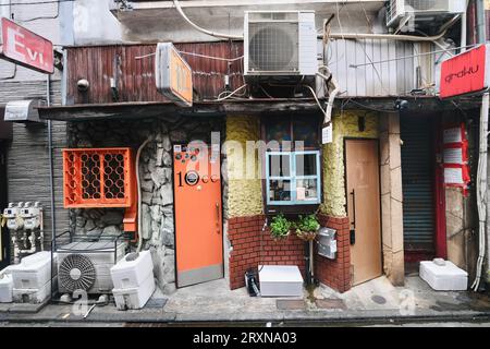 Eine kleine Bar im Golden Gai Viertel von Shinjuku, Tokio, Japan Stockfoto