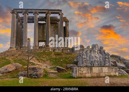 Die antike Stadt Aizanoi und der Zeustempel in Cavdarhisar Stockfoto