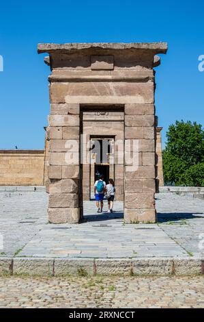 MADRID, SPANIEN - 8. JULI 2023: Der Tempel von Debod ist ein altägyptischer Tempel, der am 8. Juli 2023 im Zentrum von Madrid, Spanien, wiederaufgebaut wurde Stockfoto