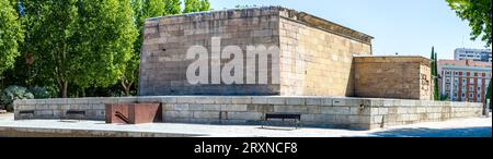 MADRID, SPANIEN - 8. JULI 2023: Der Tempel von Debod ist ein altägyptischer Tempel, der am 8. Juli 2023 im Zentrum von Madrid, Spanien, wiederaufgebaut wurde Stockfoto