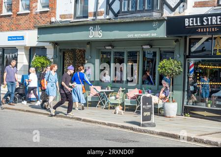 Reigate, Surrey, Großbritannien - 26. September 2023: Reigate High Street im Stadtzentrum. Stockfoto