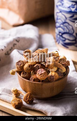 Getrocknete agaricus Blazei in einer Schüssel Stockfoto