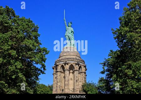 Ein Denkmal für den Cherusker Stammeshäuptling Arminius, der in der Schlacht am Teutoburger Wald 9 n. Chr. in Detmold drei römische Legionen zerstörte Stockfoto