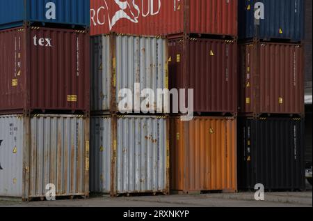 Container in Berlin Westhafen, Moabit, Bezirk Mitte, Berlin, Deutschland Stockfoto