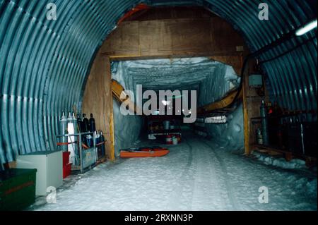 Tunnelgarage im Eis, Georg von Neumayer Station, Forschungsstation, Weddell Meer, Antarktis Stockfoto