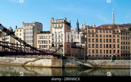 Saint-Vincent-Fußgängerbrücke vom Saone Pier, Altstadt von Lyon, Rhonetal, Frankreich Stockfoto