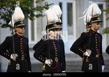 Brüssel, Belgien. September 2023 26. Kronprinzessin Elisabeth (C), dargestellt bei einer Zeremonie, bei der die Schüler der 160. Förderung der Sozial- und Militärwissenschaften und die Offiziersschüler der 175. Polytechnischen Förderung den Eid als Unterleutnant ablegen oder die zweite Klasse an der Königlichen Militärschule (KMS/ERM) in Brüssel unterzeichnen, Dienstag, 26. September 2023. BELGA PHOTO DIRK WAEM Credit: Belga News Agency/Alamy Live News Stockfoto