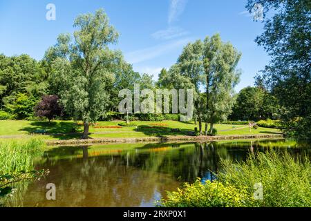 Ein wunderschöner Sommertag im Riverside Park, Glenrothes, Schottland Stockfoto