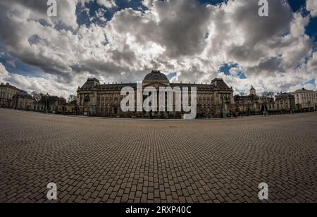 Königlicher Palast von Brüssel, Belgien. Ein wunderschönes Gebäude mit typisch mitteleuropäischer Architektur. Stockfoto