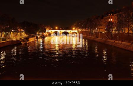 Die seine bei Nacht Stockfoto