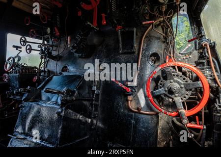 Führerhaus einer deutschen Dampflokomotive Stockfoto