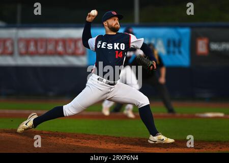 Ostrava, Tschechische Republik. September 2023 26. Filip Capka aus Tschechien in Aktion während des Baseball-Europameisterschaftsspiels Gruppe A gegen Spanien in Ostrava, Tschechische Republik, 26. September 2023. Quelle: Jaroslav Ozana/CTK Photo/Alamy Live News Stockfoto