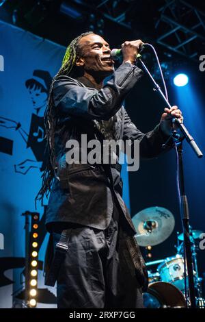 Rang Roger. Der Beat. Auf der Bühne bei Inverness Ironworks. SKA. 2-Ton. Stockfoto