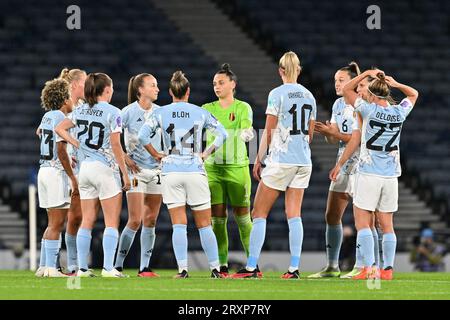 Glasgow, Großbritannien. September 2023 26. Die belgischen Spieler versammelten sich während eines Spiels zwischen Schottland und der belgischen Frauenteam Red Flames, Spiel 2/6 beim UEFA Women's Nations League Wettbewerb 2023-24, am Dienstag, den 26. September 2023, in Glasgow, Schottland. BELGA FOTO DAVID CATRY Credit: Belga News Agency/Alamy Live News Stockfoto