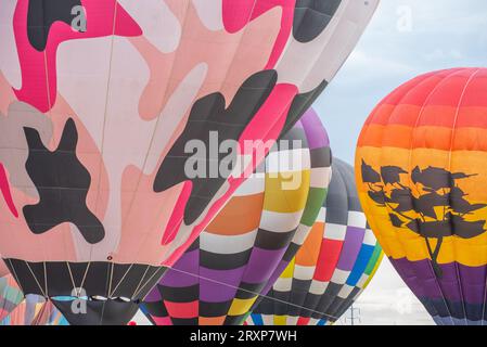 Ballons fliegen über Albuquerque bei der Internationalen Ballonfiesta Stockfoto