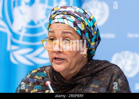 New York, USA. September 2023 26. Amina Mohammed, Stellvertretende Generalsekretärin der Vereinten Nationen, spricht während eines Pressebriefings am UN-Hauptsitz in New York am 26. September 2023. Sie gab eine Perspektive auf den Abschluss der Hohen Woche der Generalversammlung der Vereinten Nationen. (Foto: Lev Radin/SIPA USA) Credit: SIPA USA/Alamy Live News Stockfoto