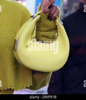 New York, New York, USA. September 2023 26. Kerry Washington wurde am 26. September 2023 auf dem Times Square bei einem Fotoshooting für ihre neuen Memoiren 20/20 gesehen. Credit: RW/Media Punch/Alamy Live News Stockfoto