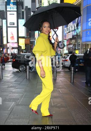New York, New York, USA. September 2023 26. Kerry Washington wurde am 26. September 2023 auf dem Times Square bei einem Fotoshooting für ihre neuen Memoiren 20/20 gesehen. Credit: RW/Media Punch/Alamy Live News Stockfoto