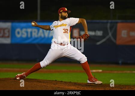 Ostrava, Tschechische Republik. September 2023 26. Daniel Alvarez aus Spanien in Aktion während der Baseball-Europameisterschaft Gruppe A gegen Spanien in Ostrava, Tschechische Republik, 26. September 2023. Quelle: Jaroslav Ozana/CTK Photo/Alamy Live News Stockfoto