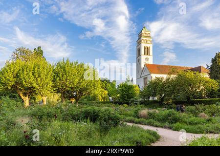 Kirche und Garten von Kehl eine Stadt im Südwesten Deutschlands am Rhein und an der Grenze Frankreichs im Ortenaukreis in Baden-Württemberg Stockfoto