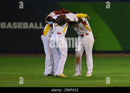 Ostrava, Tschechische Republik. September 2023 26. Die Spieler Spaniens feiern, nachdem sie am 26. September 2023 in Ostrava (Tschechien) das UEFA-Baseball-Europameisterschaftsspiel Gruppe A gegen Spanien gewonnen haben. Quelle: Jaroslav Ozana/CTK Photo/Alamy Live News Stockfoto