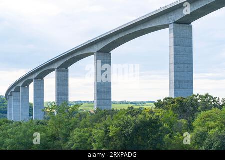 Koroshegy-Talbrücke neben dem Plattensee in Ungarn bei Sommersonne Stockfoto