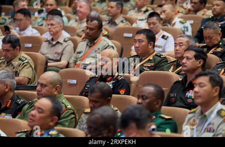 New Delhi, Indien. September 2023 26. Delegationsleiter während der Eröffnungszeremonie der gemeinsamen Pressekonferenz im Manekshaw-Zentrum in Neu-Delhi. Die Armeen Indiens und der Vereinigten Staaten wurden auf einer gemeinsamen Pressekonferenz auf der 13. Halbjährlichen Indo-Pacific Armies Chiefs Conference (IPACC) und dem 47. Jährlichen Indo-Pacific Army Management Seminar (IPAMS) und dem 9. Senior Enlisted Forum (SELF) im Manekshaw Center gesehen. Quelle: SOPA Images Limited/Alamy Live News Stockfoto