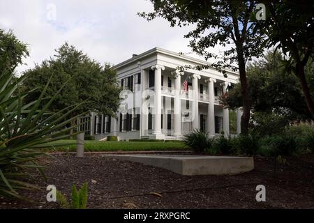 Das Gelände des Texas Governor's Mansion in Austin am 21. September 2023. Das griechische Revival-Herrenhaus beherbergt viele antike Stücke und Artefakte aus verschiedenen Epochen der texanischen Geschichte. ©Bob Daemmrich Stockfoto