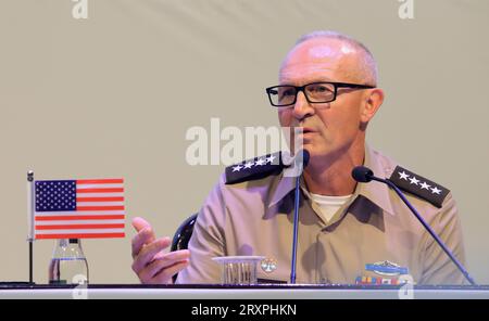 New Delhi, Indien. September 2023 26. Stabschef des US-Armeegenerals Randy George spricht während der Joint Press Conference im Manekshaw Center in Neu-Delhi. Die Armeen Indiens und der Vereinigten Staaten wurden auf einer gemeinsamen Pressekonferenz auf der 13. Halbjährlichen Indo-Pacific Armies Chiefs Conference (IPACC) und dem 47. Jährlichen Indo-Pacific Army Management Seminar (IPAMS) und dem 9. Senior Enlisted Forum (SELF) im Manekshaw Center gesehen. (Foto: Naveen Sharma/SOPA Images/SIPA USA) Credit: SIPA USA/Alamy Live News Stockfoto