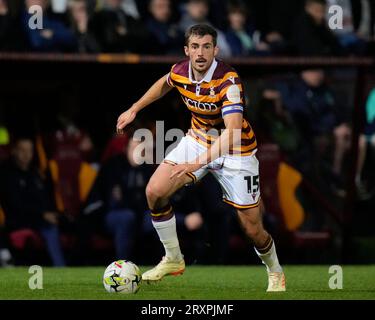 Bradford, Großbritannien. September 2023 26. Sam Stubbs #15 von Bradford City während des Carabao Cup-Spiels Bradford City vs Middlesbrough im University of Bradford Stadium, Bradford, Großbritannien, 26. September 2023 (Foto: Steve Flynn/News Images) in Bradford, Großbritannien am 26. September 2023. (Foto von Steve Flynn/News Images/SIPA USA) Credit: SIPA USA/Alamy Live News Stockfoto