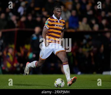 Bradford, Großbritannien. September 2023 26. Daniel Oyegoke #22 von Bradford City während des Carabao Cup-Spiels Bradford City vs Middlesbrough im University of Bradford Stadium, Bradford, Großbritannien, 26. September 2023 (Foto: Steve Flynn/News Images) in Bradford, Großbritannien am 26. September 2023. (Foto von Steve Flynn/News Images/SIPA USA) Credit: SIPA USA/Alamy Live News Stockfoto