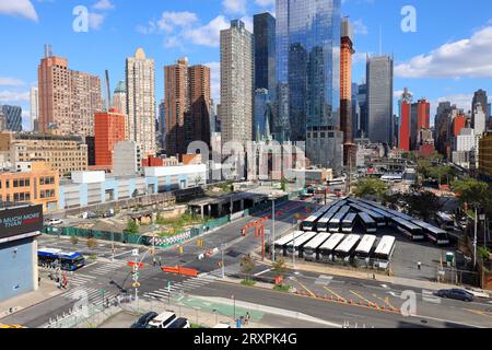 Gegend um den Lincoln Tunnel in Hells Kitchen mit Wolkenkratzern in Midtown Manhattan. 9th Avenue, 10th Avenue, 40th Street, 41th Street, 11th Avenue, New York City. Stockfoto