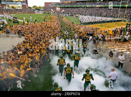 23. September 2023: Die Baylor Bears laufen vor dem NCAA Football-Spiel zwischen den Texas Longhorns und den Baylor Bears im McLane Stadium in Waco, Texas. Matthew Lynch/CSM Stockfoto