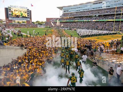 23. September 2023: Die Baylor Bears laufen vor dem NCAA Football-Spiel zwischen den Texas Longhorns und den Baylor Bears im McLane Stadium in Waco, Texas. Matthew Lynch/CSM Stockfoto