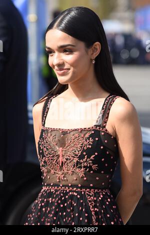 Pour le défilé de Haute couture Dior, les invités du monde entier influenceuses, actrices, mannequins étaient nombreuses dans le parc des tuileries Stockfoto