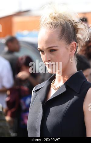 Pour le défilé de Haute couture Dior, les invités du monde entier influenceuses, actrices, mannequins étaient nombreuses dans le parc des tuileries Stockfoto