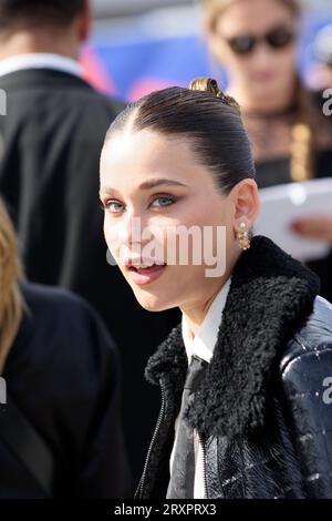 Pour le défilé de Haute couture Dior, les invités du monde entier influenceuses, actrices, mannequins étaient nombreuses dans le parc des tuileries Stockfoto