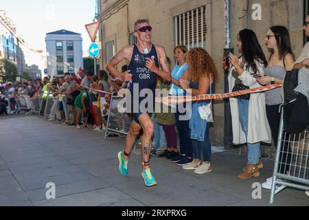 Pontevedra, Spanien. September 2023. Der britische Triathlet Max Stapley nahm an der Leichtathletik-Veranstaltung der Elite-Männer-Triathlon-Weltmeisterschaft 2023 am 23. September 2023 in Pontevedra, Spanien, Teil. (Foto: Alberto Brevers/Pacific Press/SIPA USA) Credit: SIPA USA/Alamy Live News Stockfoto